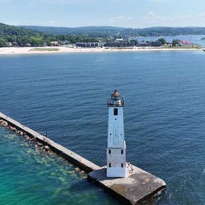 Frankfort Peir 6